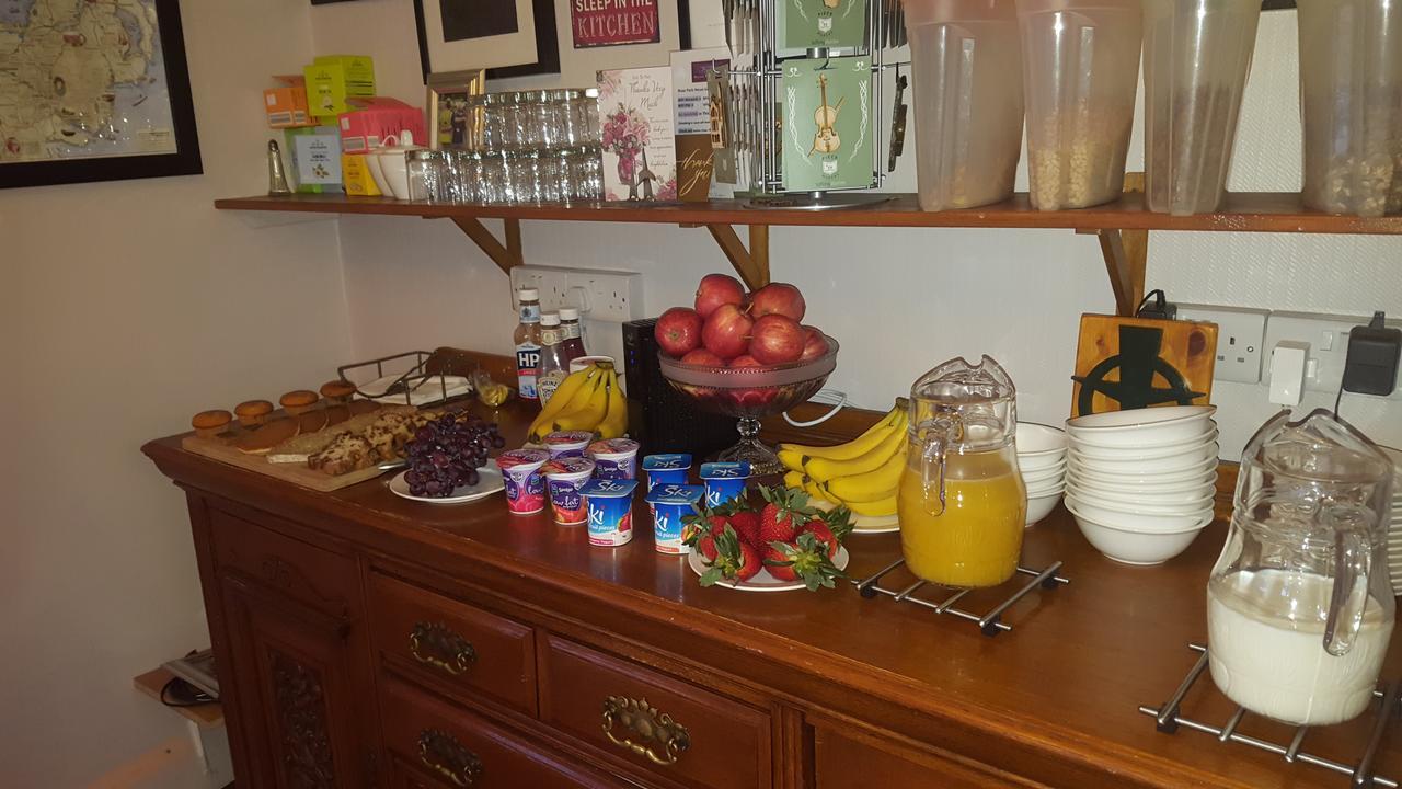 Rose Park House Bed & Breakfast Лъндъндери Екстериор снимка