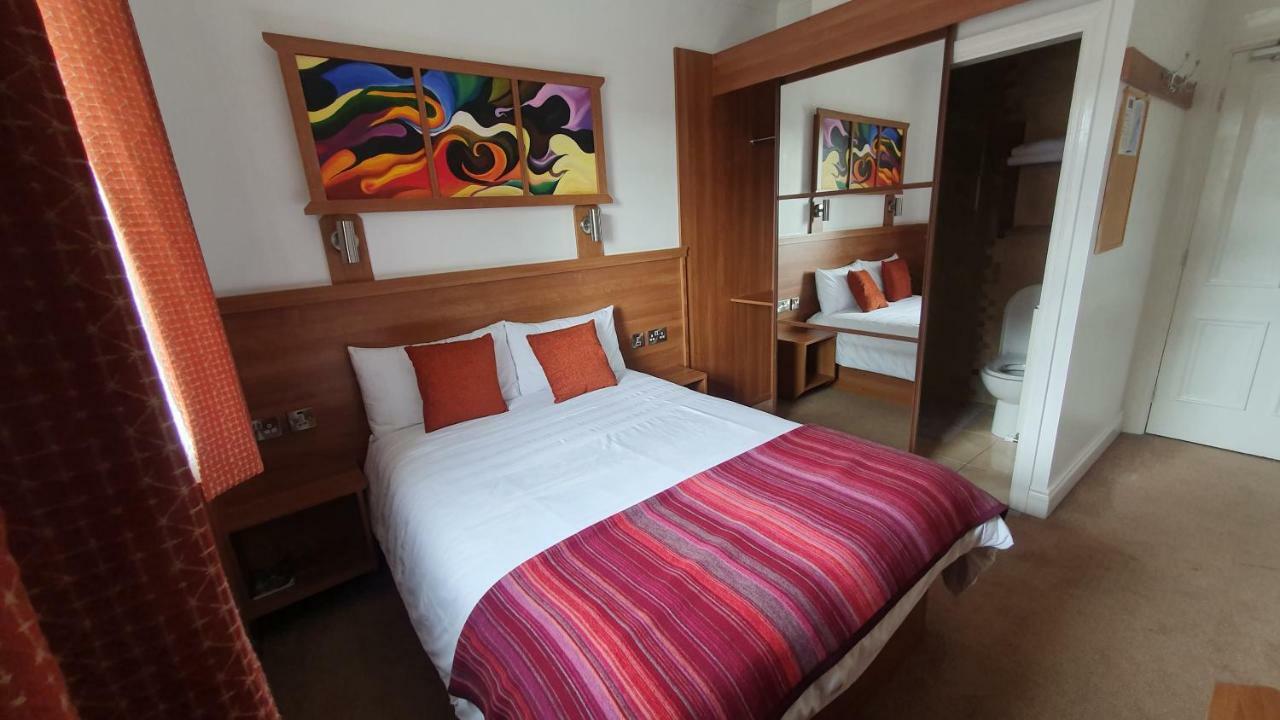 Rose Park House Bed & Breakfast Лъндъндери Екстериор снимка